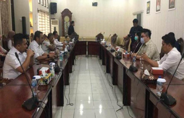 Keluarga Alm Jhony Ng Terima Tali Asih dari DPRD Balikpapan