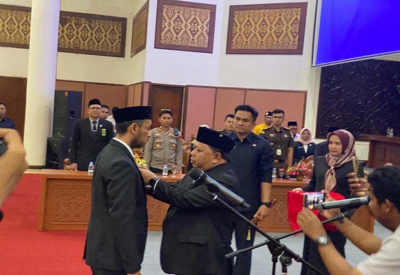 Bupati Sri Juniarsih Hadiri Pelantikan PAW Anggota DPRD Berau