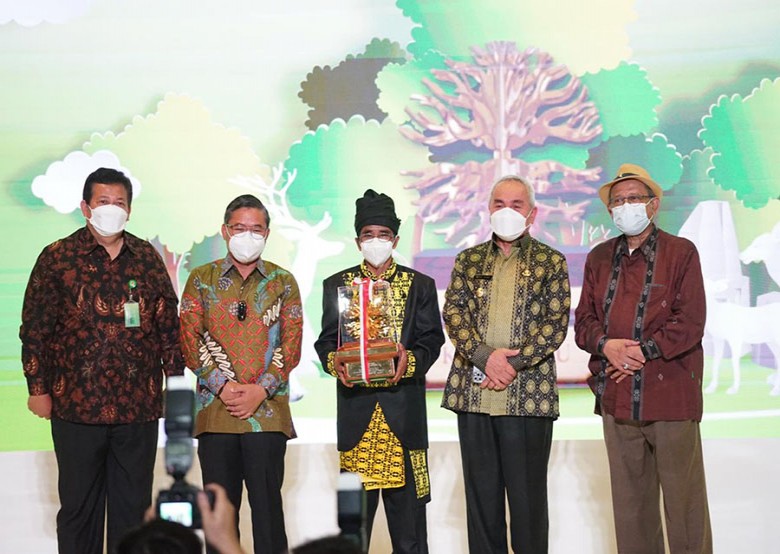 Gubernur Ucapkan Selamat Kepada Jidan, Kalpataru Amanah untuk Terus Menjaga Lingkungan