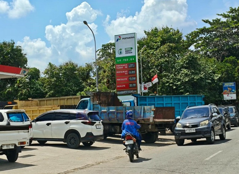 Antrean Panjang BBM Terjadi di Tenggarong, Dishub Kukar: Belum ada Hambatan Arus Lalu Lintas