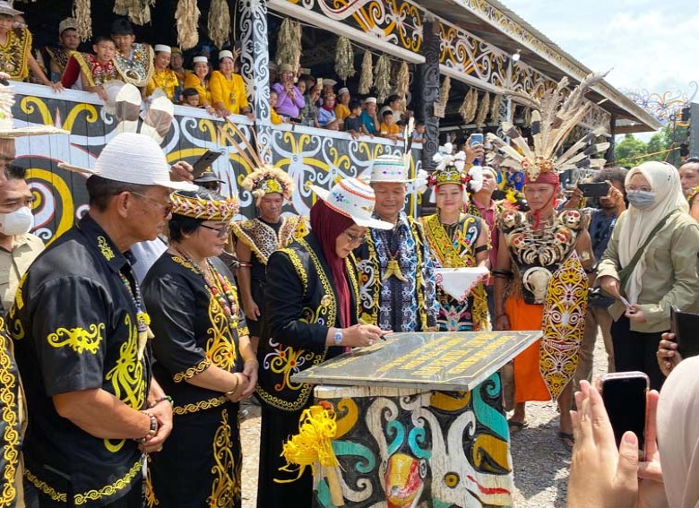 Bupati Sri Resmikan Balai Adat Palencau Apui, Langkah Besar dalam Pelestarian Budaya Lokal