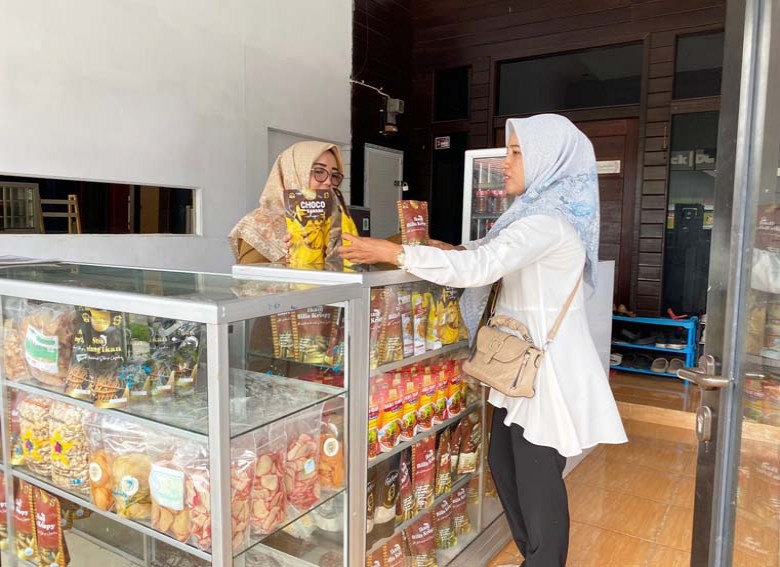 Pelaku IKM Kota Tenggarong Manfaatkan Potensi Perikanan Sebagai Produk Olahan Makanan