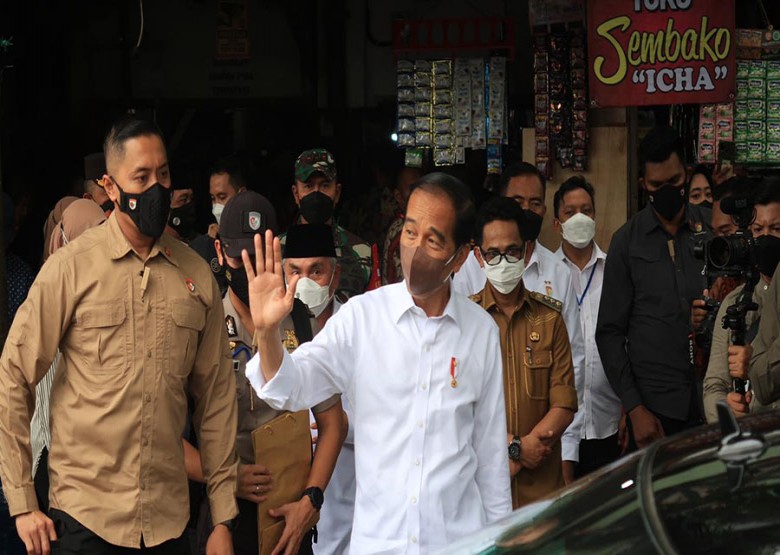 Presiden Jokowi Sapa Pedagang Pasar Sepinggan