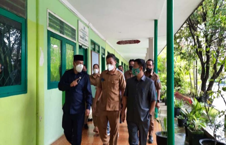Komisi I Tinjau Proses Belajar di SMPN 3