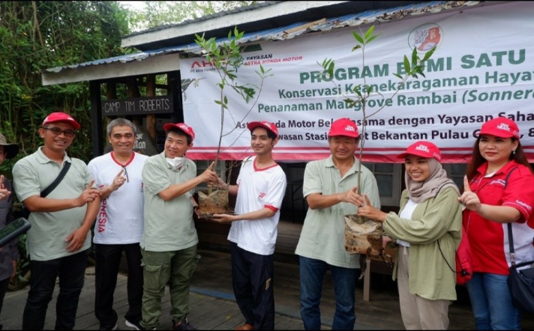 Lestarikan Habitat Bekantan, Yayasan AHM Tanam Seribu Magrove Rambai