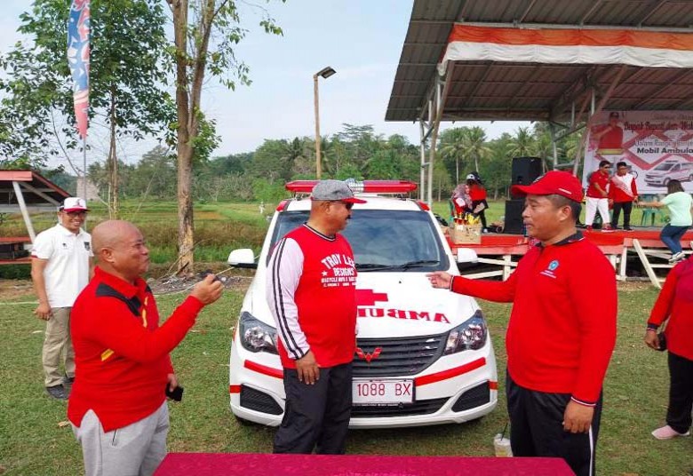 Tingkatkan Layanan Kesehatan Warga, Kecamatan Tenggarong Serahkan 4 Mobil Ambulans ke Kelurahan