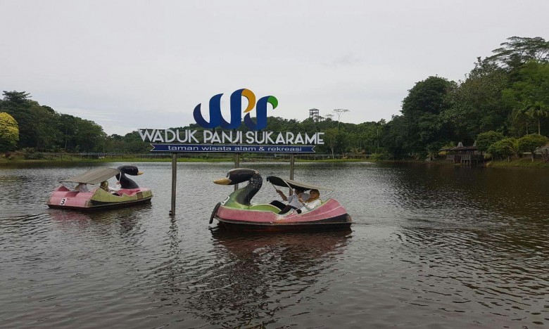 Danau di Waduk Panji Sukarame jadi Tempat Berfoto Selfie Unik
