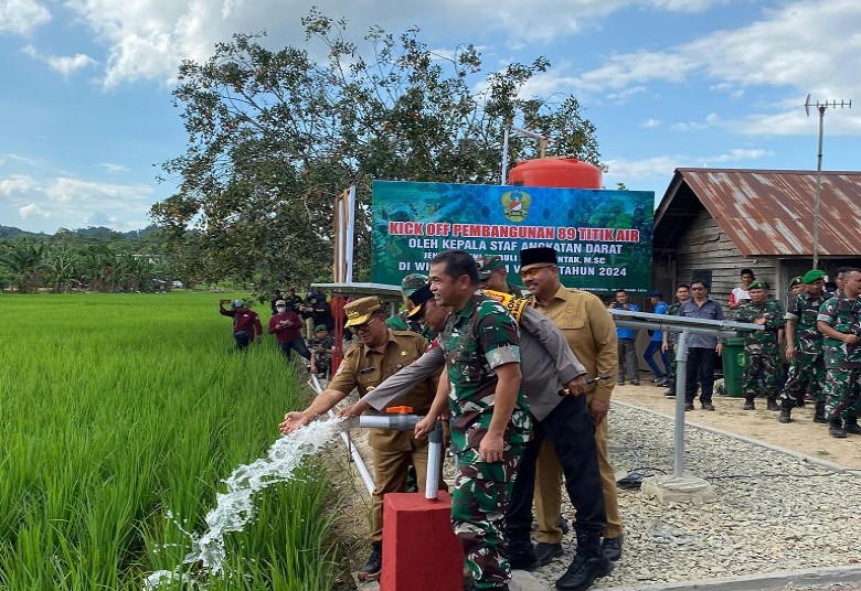 KSAD Jenderal TNI Maruli Simanjuntak Resmikan Pengairan Sumur Bor Bertenaga Surya di Kutai Kartanegara