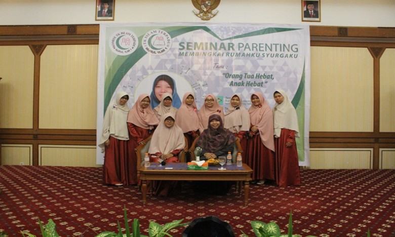Seminar Parenting “Orang Tua Hebat Anak Hebat”