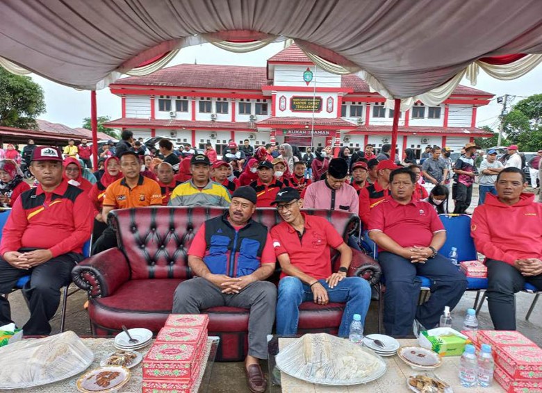 Bupati Edi Damansyah Buka Turnamen Bola Voli Camat Tenggarong Cup 1