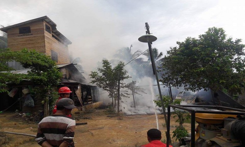 Diduga Korsleting Listrik, 2 Rumah di Kota Bangun Hangus Terbakar