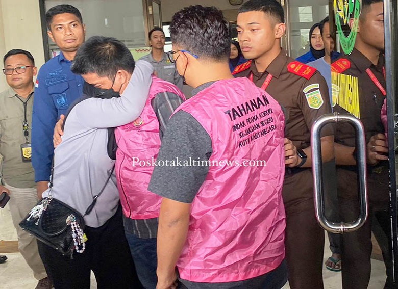 4 Tersangka Kasus Tipikor Pembangunan Factory Sharing di Desa Jonggon Jaya Resmi Ditahan Kejari Kukar