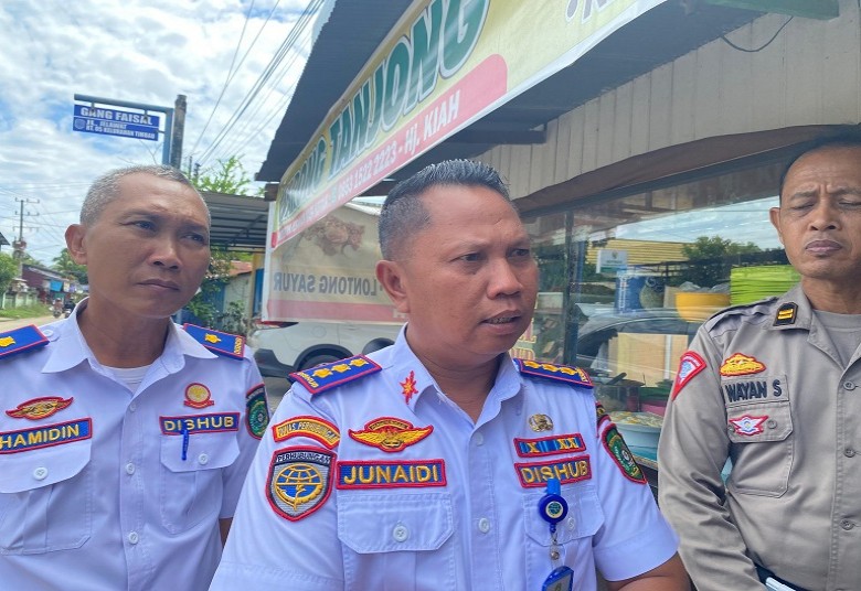 Dishub Kukar Tertibkan Parkir Liar di Kawasan Menara Tuah Himba
