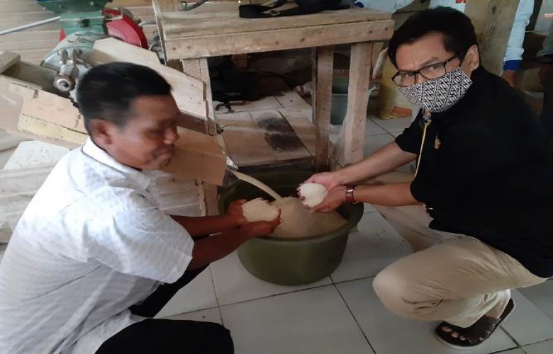 DPTPH Kaltim Bantu Mesin Pemutih Beras