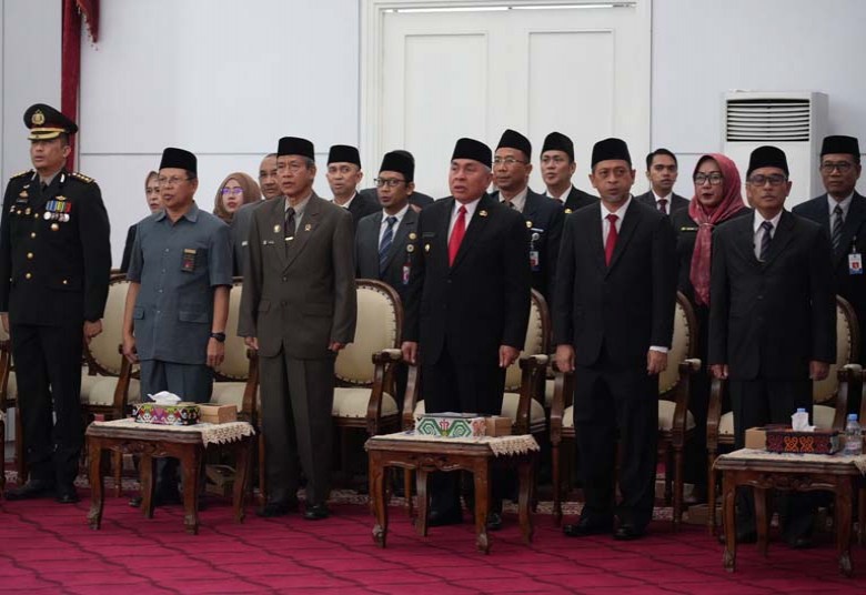 397 PNS Dilingkup Pemprov Kaltim Terima SLKS, Gubernur: Teruslah Berkarya untuk Kaltim