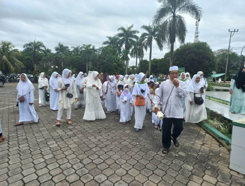Ratusan Anak Usia Dini Ikuti Manasik Haji di Masjid Agung