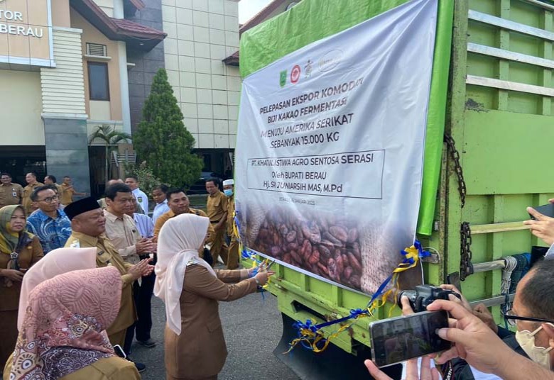 Bupati Impikan Berau Bangun Pabrik Coklat, Selaras dengan Potensi Coklat di Kelay yang Sudah Go Internasional