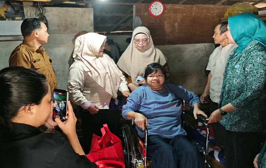Lama Terbaring di Rumah tak Layak, Warga Sukarame Terima Bantuan BAZNAS dan TP PKK Kukar