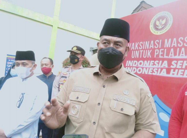 Bupati Kukar Tinjau Vaksinasi Covid-19 di Ponpes Rhibatul Khair