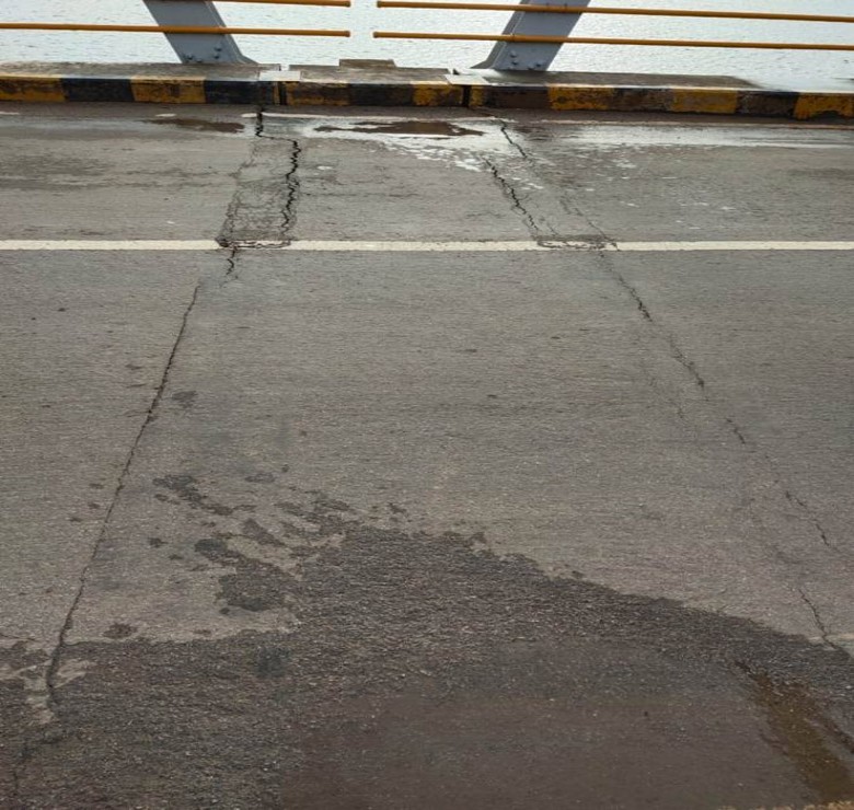 Jembatan Dondang Ditabrak Tongkang Batu Bara