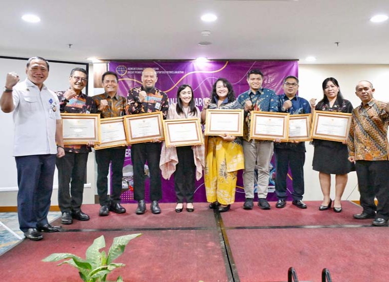 UPBU Kalimarau Raih Penghargaan Pelayanan Prima Utama Sektor Transportasi 2024
