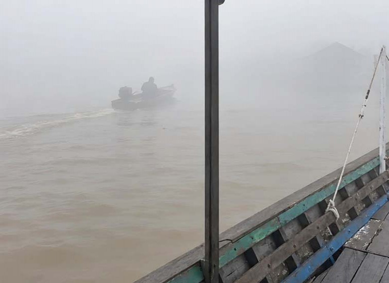 Jarak Pandang 15 Meter, Kabut Asap Pekat Ganggu Aktivitas Transportasi Sungai di Muara Muntai