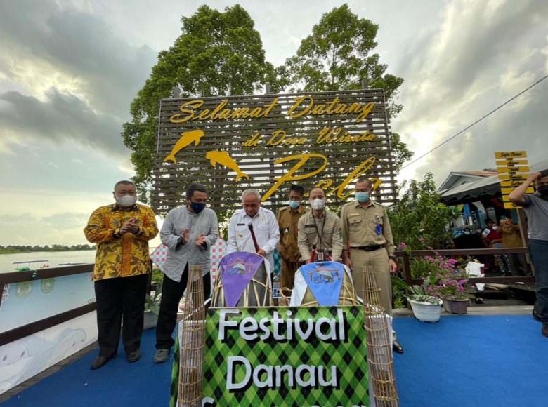 Buka Festival Danau Semayang, Isran Minta Gali Terus Potensi Desa