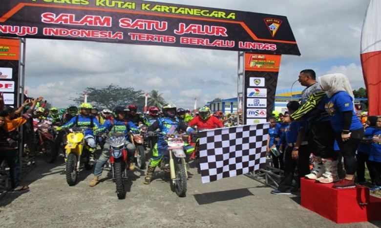 Ribuan Peserta Meriahkan Trail Polres Kukar