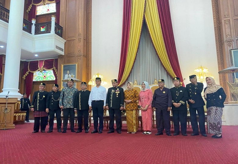 Capres Anies Baswedan Sowan ke Sultan Kutai Kartanegara