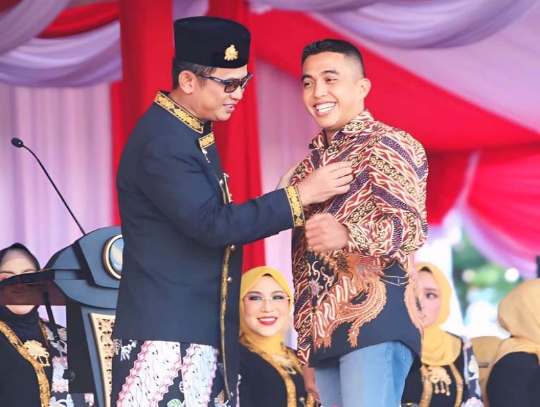 Debi, Ketua PWI Balikpapan, Raih Penghargaan di HUT Kota Balikpapan ke-128
