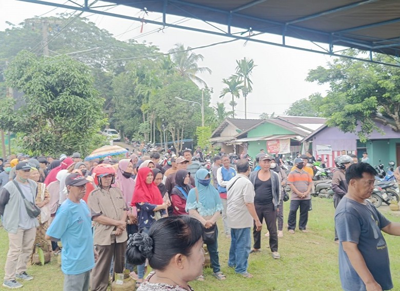 Warga Tenggarong Serbu Operasi Pasar LPG 3 Kilogram