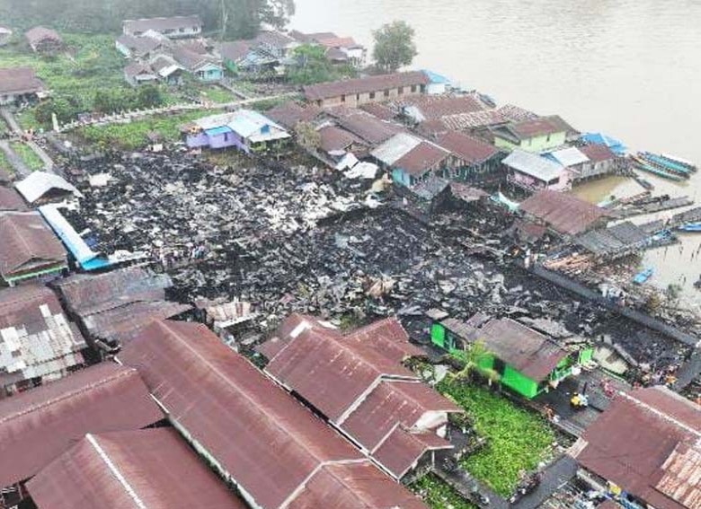 Kebakaran Hebat di Teluk Bayur Hanguskan 26 Rumah Warga