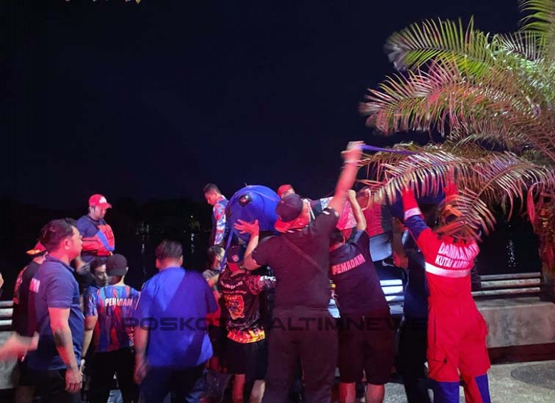 Hendak Selamatkan Topeng Badutnya, Seorang Pemuda Tenggelam di Sungai Mahakam