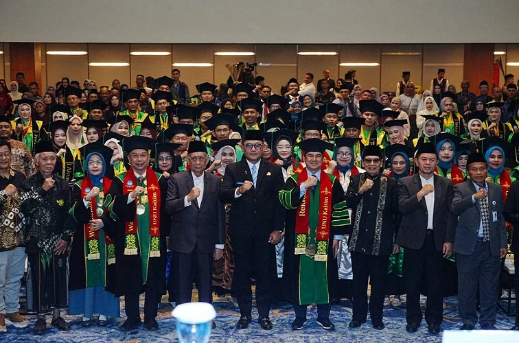 Wagub Kaltim Ajak Wisudawan UNU Kaltim Manfaatkan Gratispol Pendidikan untuk Cetak SDM Unggul