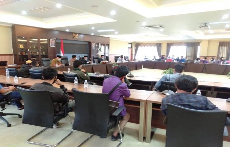 Tolak Omnibus Law Undang Undang Cipta Kerja, Puluhan Mahasiswa Demo di DPRD Kukar