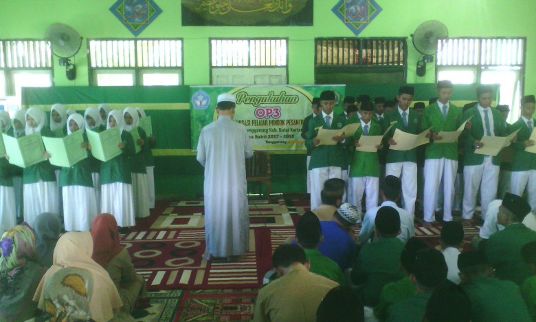 Pimpinan Ponpes Al Hidayah Lantik Pengurus OP3