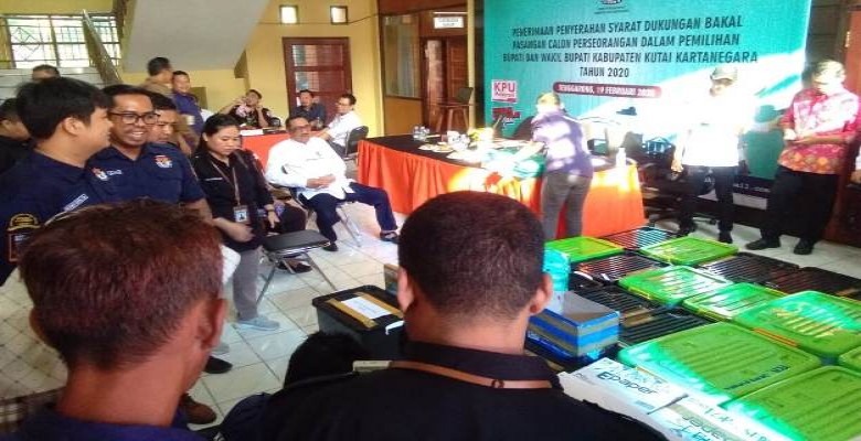 Dua Bakal Calon Independen Datangi KPU Kukar