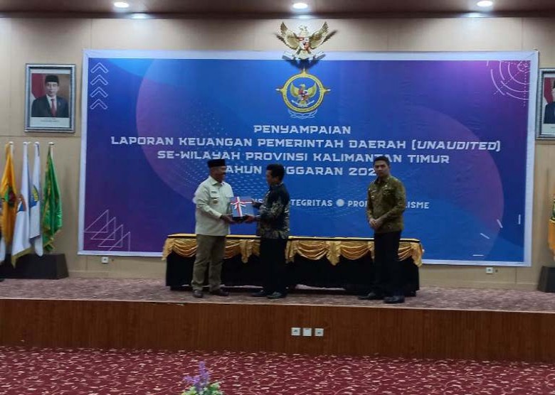 Kukar Pertama Serahkan LKPD ke BPK RI