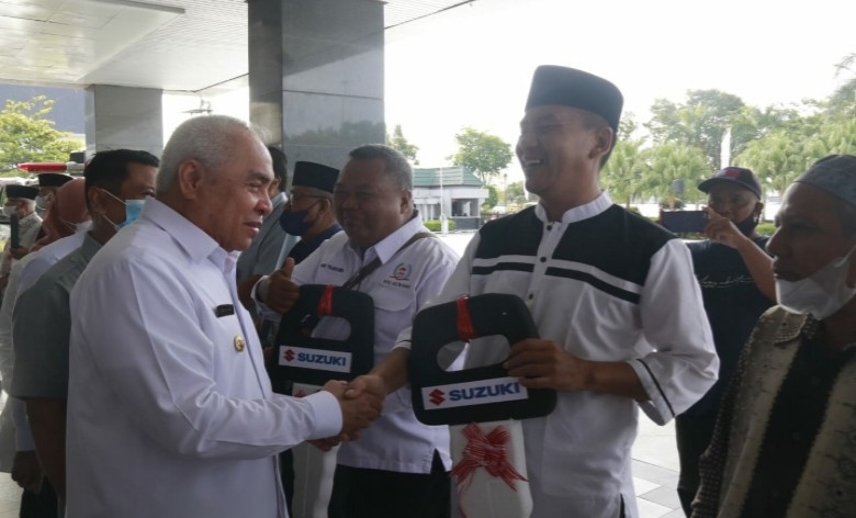 Pemprov Kaltim Berikan Bantuan 15 Mobil Ambulan dan Jenazah