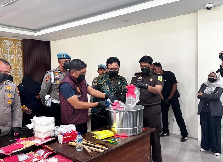 Lebih dari 8 Kilogram Sabu Dimusnahkan, Polisi Bongkar Jejak Jaringan Narkoba dari Luar Daerah