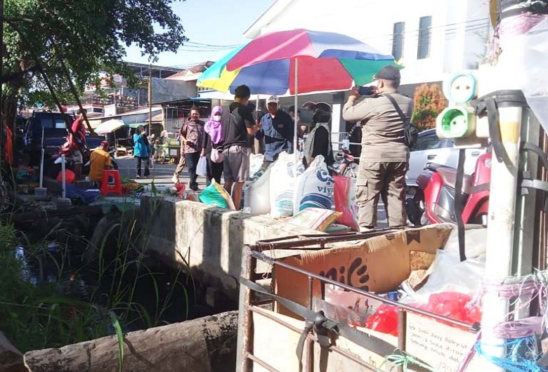 Pemerintah Kelurahan Melayu Lakukan Pendataan Pedagang Pasar Tangga Arung