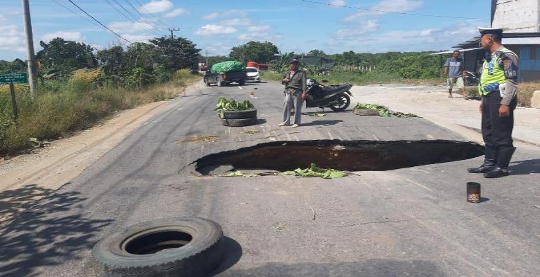 Jalan Poros Sangatta-Bontang Amblas Sepanjang 4 Meter