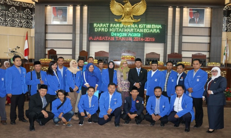 PAN Kukar Target 9 Kursi