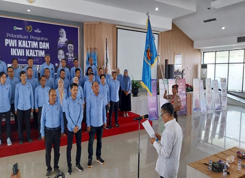 Pengurus PWI dan IKWI Kaltim Resmi Dilantik