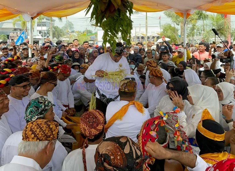 Belimbur Erau Adat Kutai 2026, Bupati Kukar: Raja dan Rakyat Bersatu dalam Semangat Kebersamaan