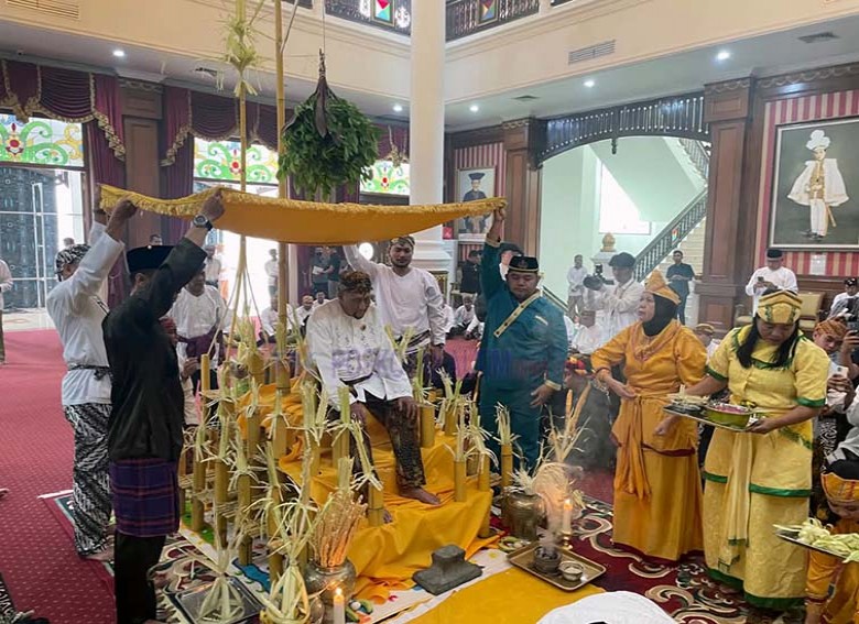 Bukan Sekadar Ritual, Ini Makna Beluluh Sultan Sebelum Erau Adat Kutai