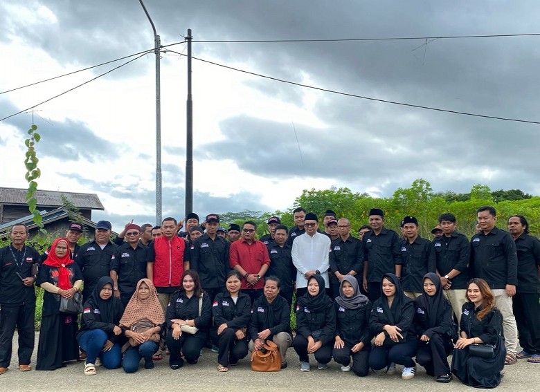 Aulia Rahman Basri Ziarah ke Makam Syaukani HR dan Junaidi