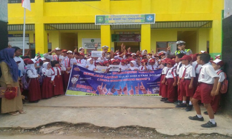 Polres Kukar Beri Pengetahuan Soal Tertib Lalu Lintas ke SDN 022 Tenggarong