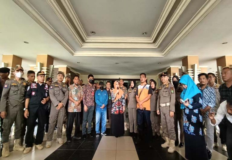 Bupati Berau Temui Ratusan Buruh dalam Unjuk Rasa
