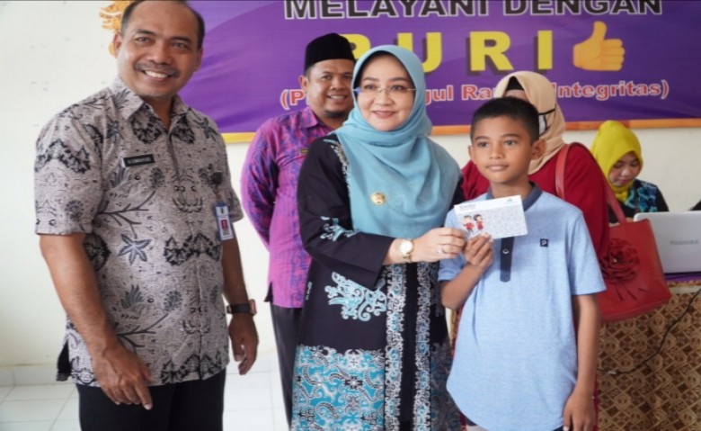 Bupati Berau Beri Tunjangan Lansia dan Yatim Piatu